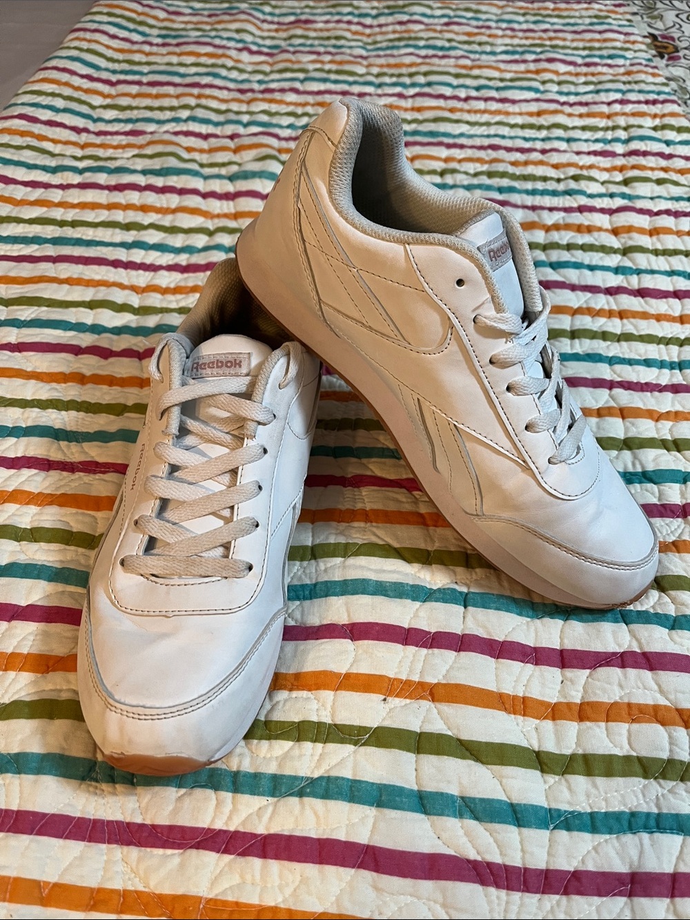 Youth girls vegan white Reebok size 6 youth/ladies